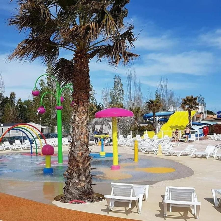Mobilhome Vias Plage Dans Camping Exteriör bild