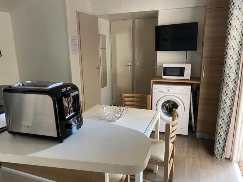 Mobilhome Vias Plage Dans Camping Exteriör bild
