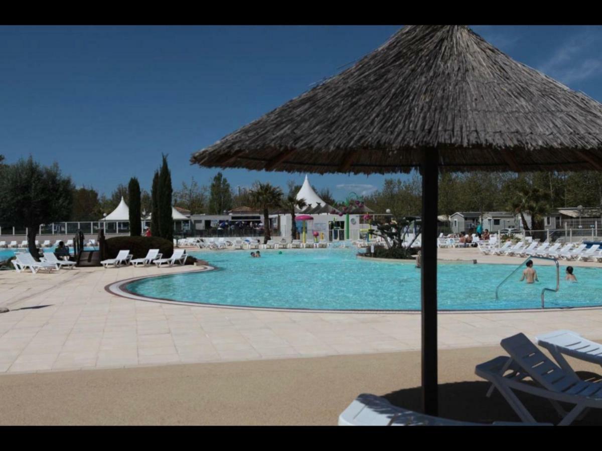 Mobilhome Vias Plage Dans Camping Exteriör bild